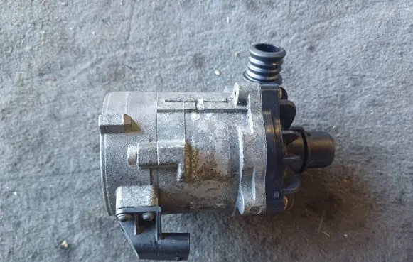 BMW 5 F10 F11 Electric auxiliary coolant/water pump 7566335 17669711 701360160