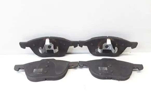 Volvo V40 Brake pads (front) 