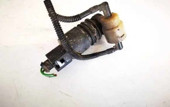Volkswagen Golf IV Windscreen/windshield washer pump