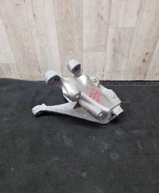 BMW 5 G30 G31 G38 Engine mounting bracket 6861564 22116861564