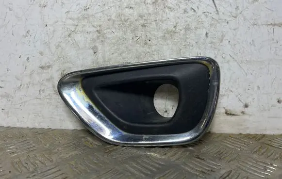 Jeep Grand Cherokee Front fog light trim/grill