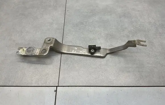 Audi A6 S6 C7 4G Fender mounting bracket 4G0807591B