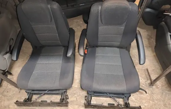 Chrysler Voyager Second row seats 