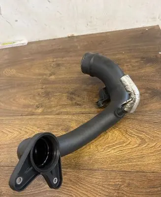Engine coolant pipe/hose