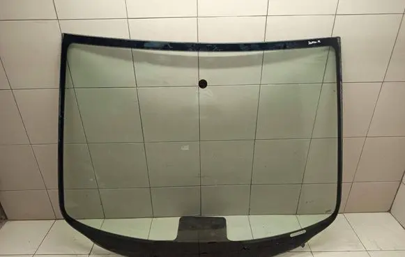 Volkswagen Sharan Front windscreen/windshield window 43R00185