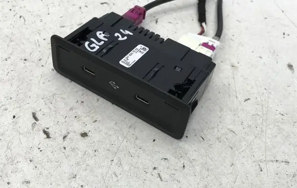 Mercedes-Benz GLA H247 USB socket connector A2478207502
