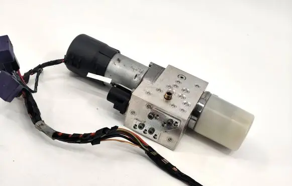 Peugeot 207 Convertible roof hydraulic pump 9688506780 HB70926002 HB70926