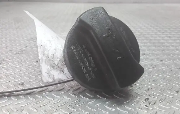 Audi A6 S6 C5 4B Oil filler cap 026103485