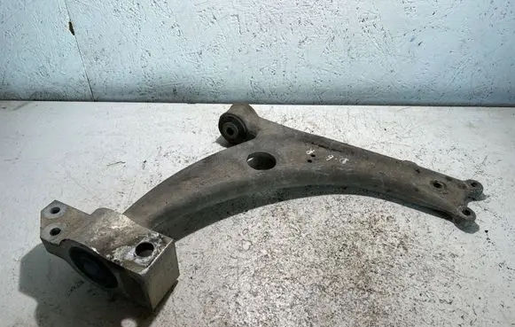 Volkswagen PASSAT B6 Front lower control arm/wishbone