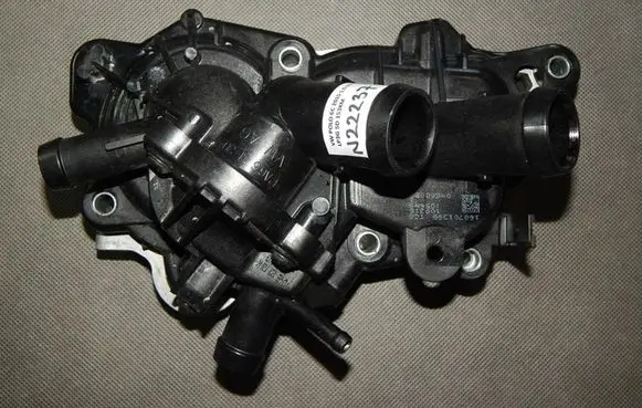 Volkswagen Polo V 6R Water pump 04E121121K
