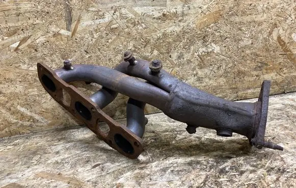 Infiniti G37 Exhaust manifold