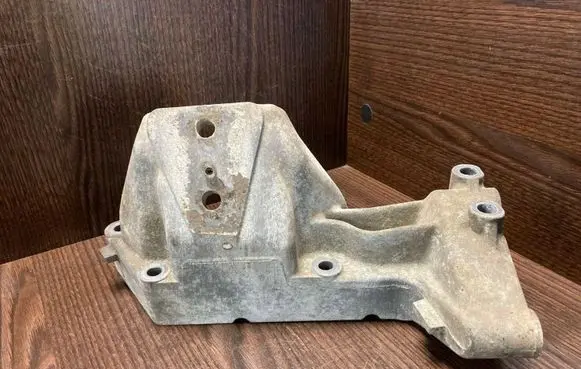 Iveco Daily 35 - 40.10 Engine mounting bracket 500376599