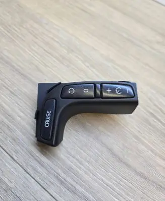 Steering wheel buttons/switches