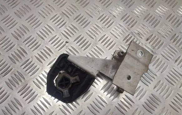 BMW M4 F82 F83 Radiator mount bracket 17118620732 17118585626 17117600541