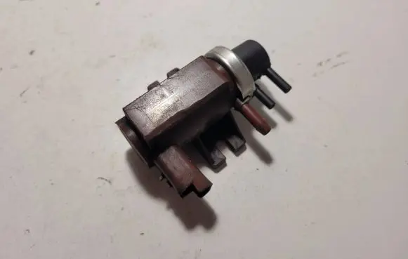 Volvo C30 Turbo solenoid valve 9652570180 70096802
