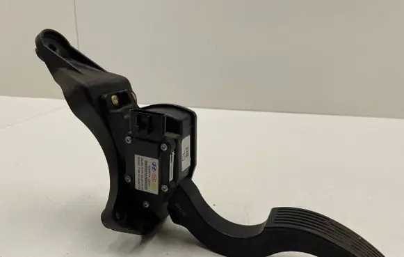 Hyundai Santa Fe Accelerator throttle pedal 327262B100