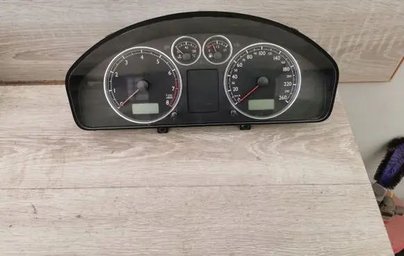 Volkswagen Sharan Speedometer (instrument cluster) 7M3920800E
