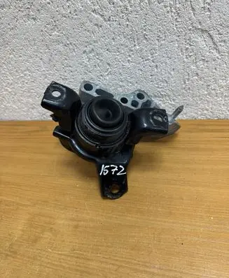 Lexus RX 450H Engine mount bracket AVB3933