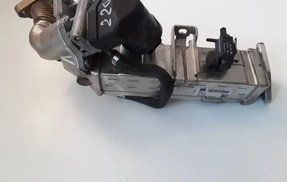 BMW 2 F22 F23 EGR valve cooler 7823210