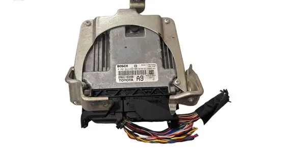 Toyota Corolla E120 E130 Engine control unit/module 0281011733 1039S11041 8966102A90
