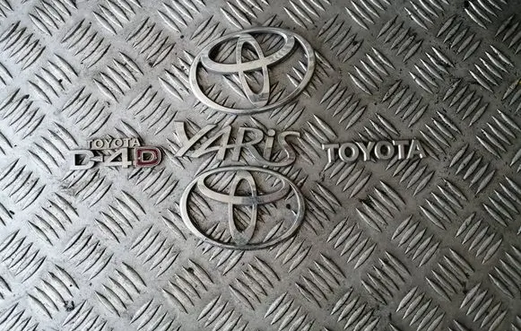 Toyota Yaris Manufacturers badge/model letters 