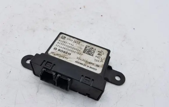 Opel Corsa D Door central lock control unit/module 39021658 0263004892