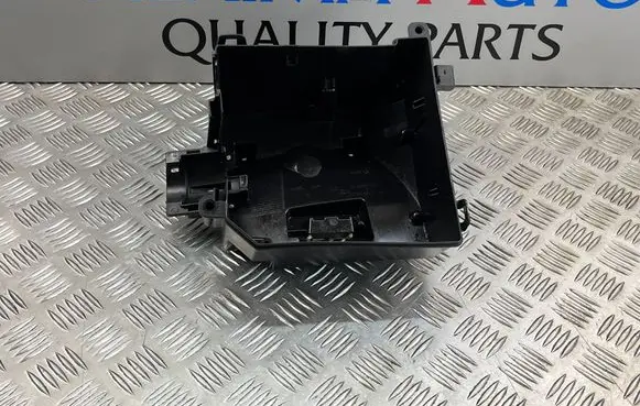 Peugeot 3008 III Fuse module 9842358780