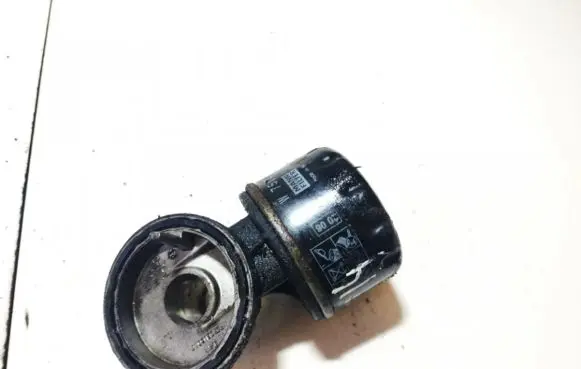 Oil filter mounting bracket