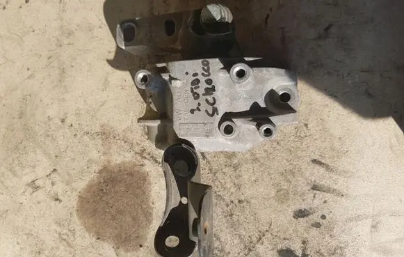 Volkswagen Scirocco Engine mount vacuum valve 1K01992062CB