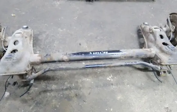 Mercedes-Benz Vaneo W414 Rear axle beam 