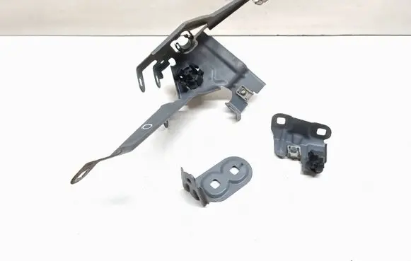 BMW 6 F12 F13 Fender mounting bracket