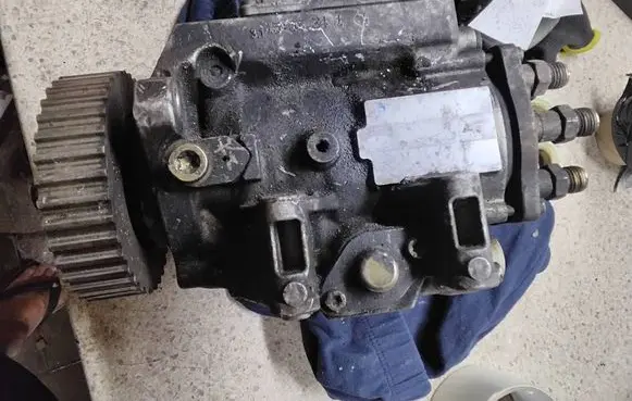 Audi A6 S6 C5 4B Fuel injection high pressure pump 0470506006 1277022037 059130108B