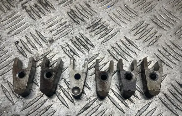 Mercedes-Benz CLS C218 X218 Fuel Injector clamp holder 