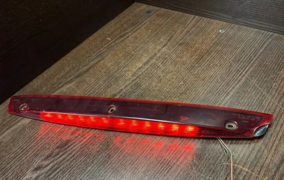 Third/center stoplight