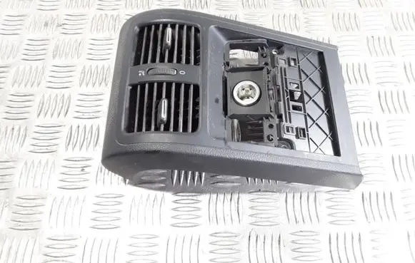 Rear air vent grill