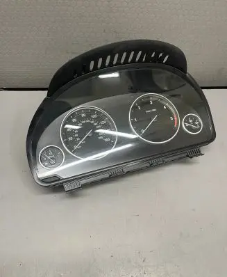 Speedometer (instrument cluster)
