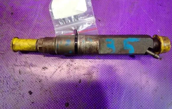 Volkswagen Golf IV Fuel injector 028130202p