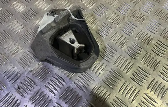 Volvo V40 Engine mount bracket 31430432