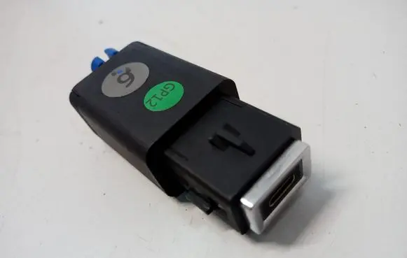 Citroen C4 III e-C4 USB socket connector 98483947VV