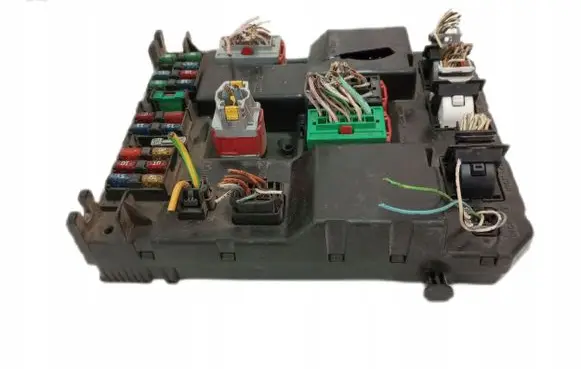 Citroen C5 Fuse module 9651197380
