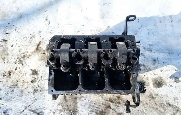 Volkswagen Polo III 6N 6N2 6NF Engine head 045103373M