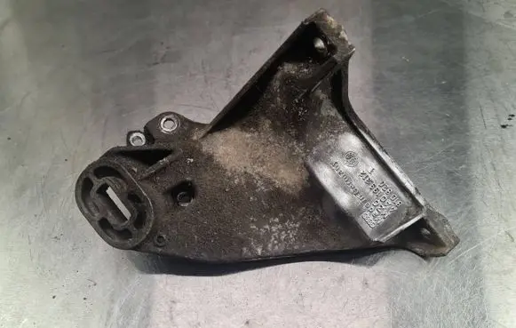 Audi A6 S6 C4 4A Engine mounting bracket 4A0199312