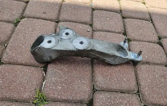 Opel Mokka Gearbox mounting bracket 95229758