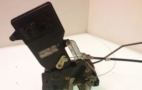 Mazda 6 Front door lock B13SPLP