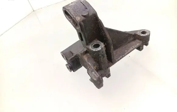 Volkswagen PASSAT B4 Engine mounting bracket 028145531C