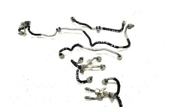 Fuel injector supply line/pipe