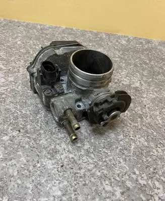 Volkswagen Sharan Throttle valve 037133064A