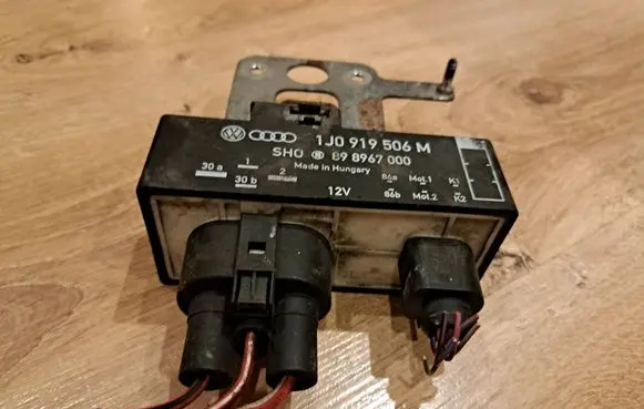 Volkswagen Polo V 6R Coolant fan relay 1J0919506M 898967000
