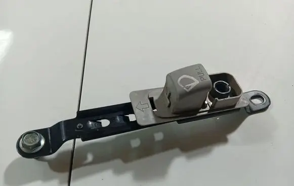 Fiat Sedici Seat belt adjustment rail 