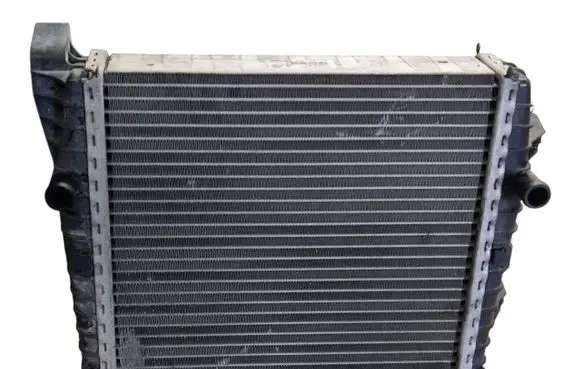 Volkswagen Touareg II Coolant radiator 7P0121212 U6469001